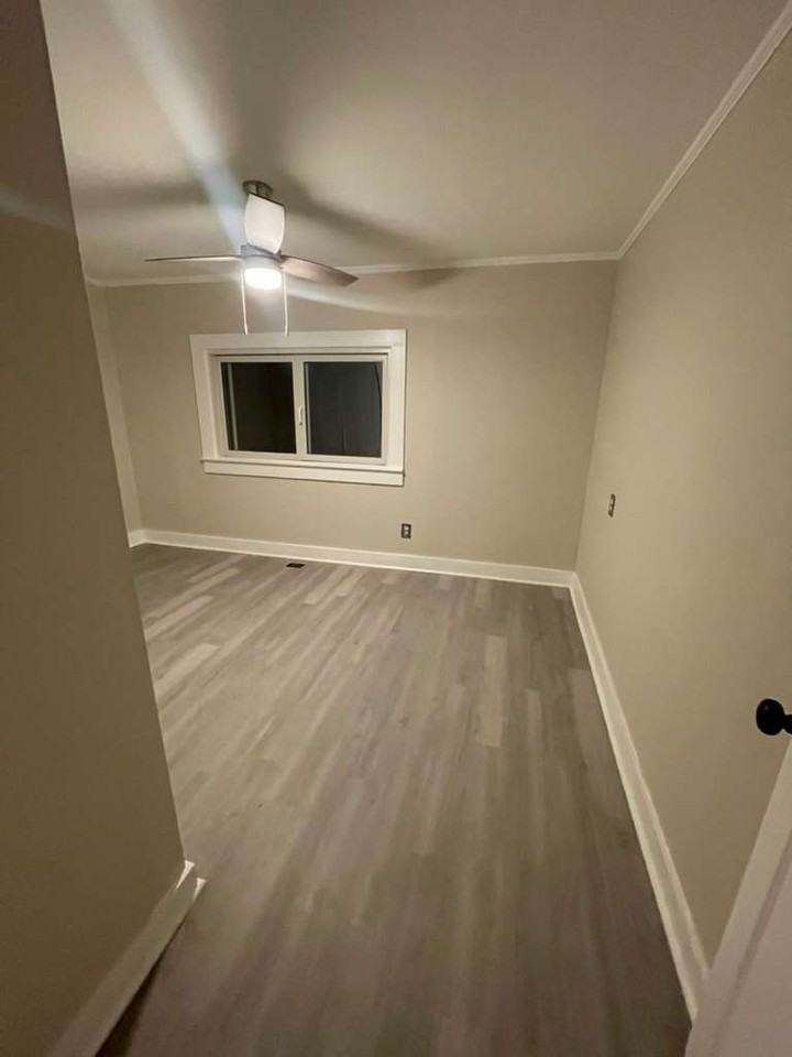 220 Highland Ave Sw - Photo 5 of 12