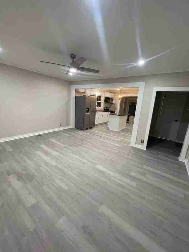 220 Highland Ave Sw - Photo 7 of 12