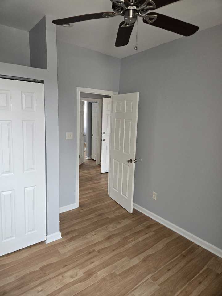 2442 Lakeview Ave #2 - Photo 2 of 2