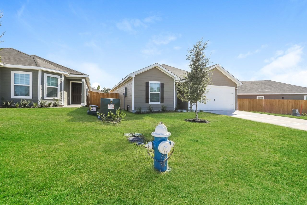 26627 Ezemily Dr - Photo 3 of 31