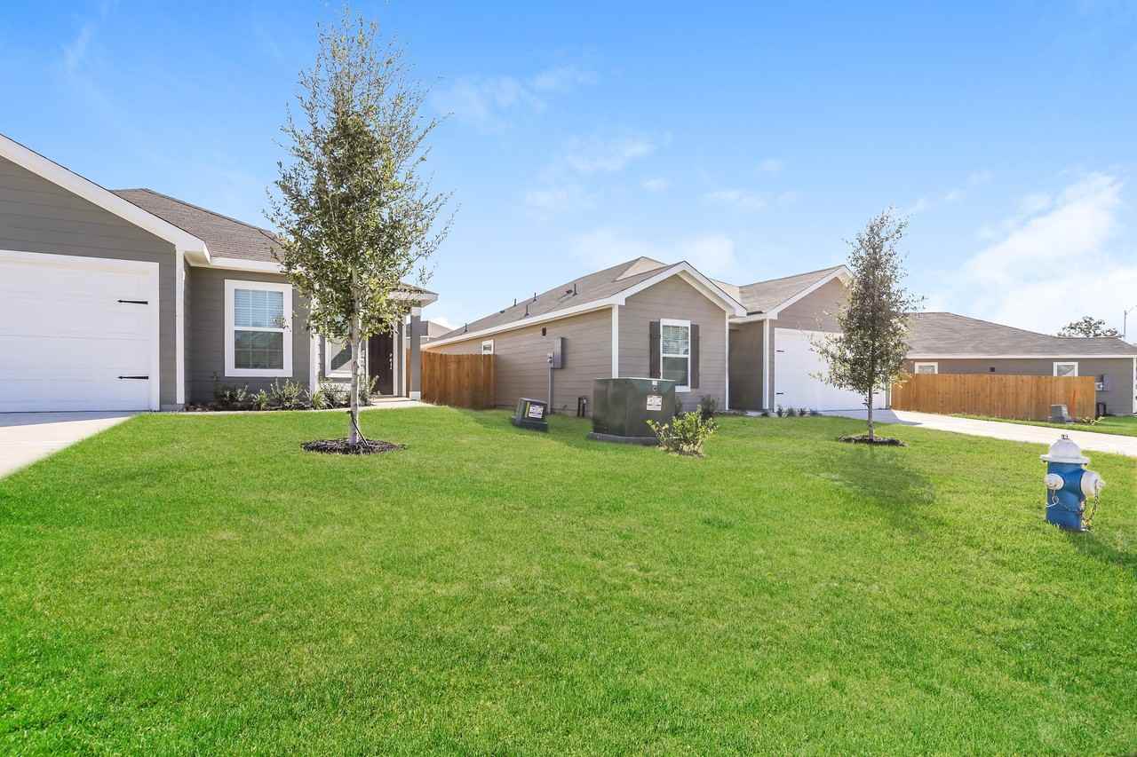 26627 Ezemily Dr - Photo 5 of 31