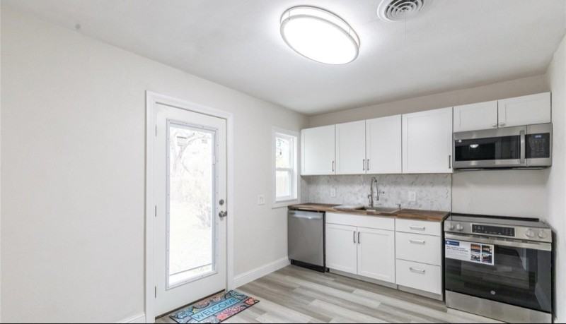 1433 Park Ave - Photo 2 of 21