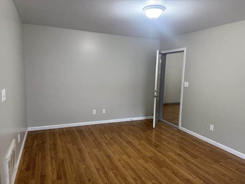 206 S Springfield St - Photo 7 of 8