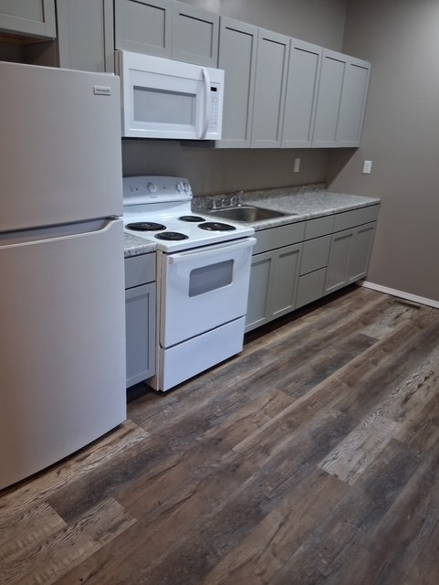 550 111/113 S Sr - Photo 2 of 7