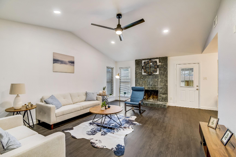 4233 Glen Ridge Dr - Photo 3 of 18
