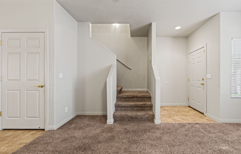 767 Moss Dr - Photo 4 of 18