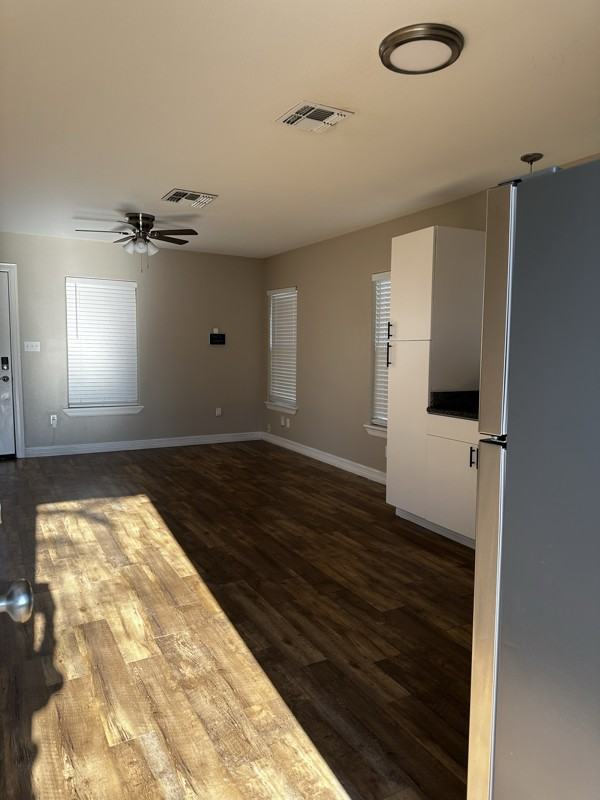 548 Dixon Dr - Photo 3 of 9