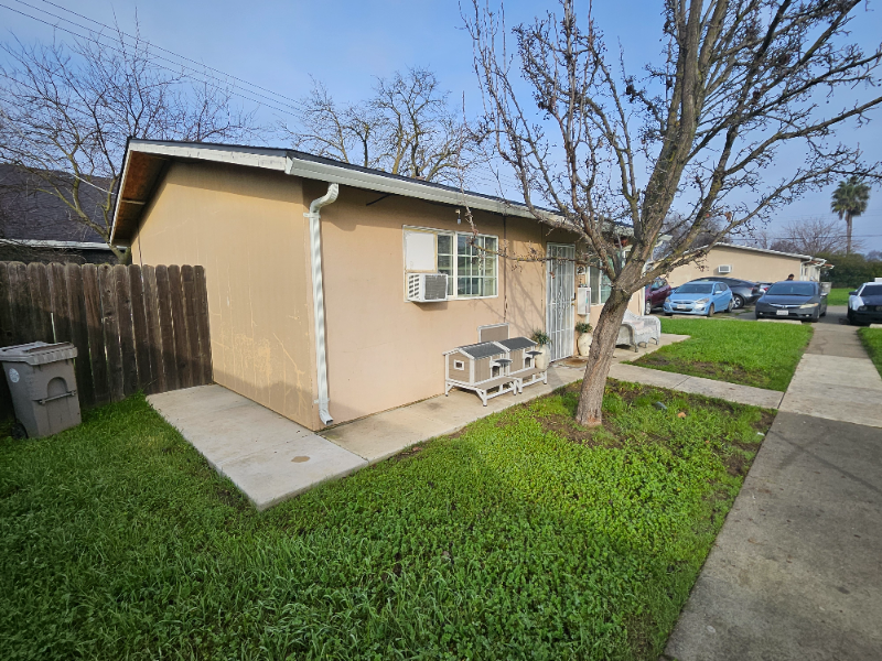 2704 29th Ave - Photo 4 of 4