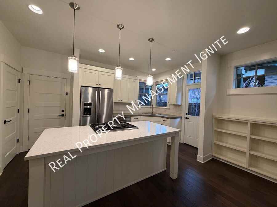 1650 Nw Lewis St #4 - Photo 6 of 21