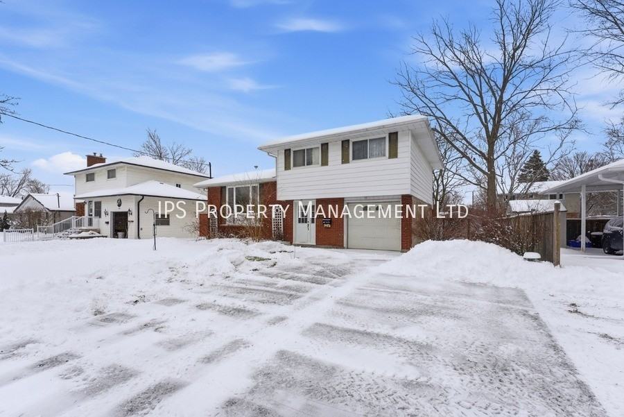 640 Bridge St E - Photo 3 of 33