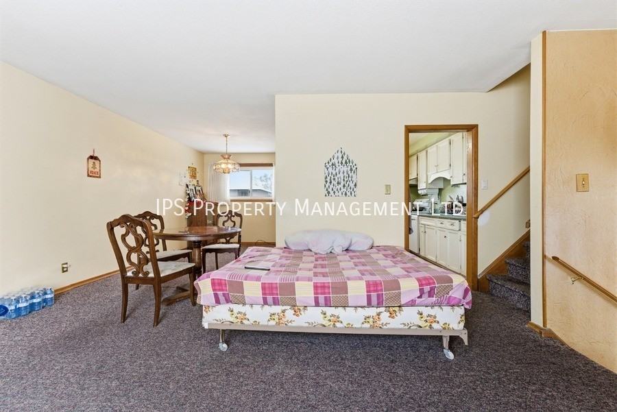 640 Bridge St E - Photo 7 of 33