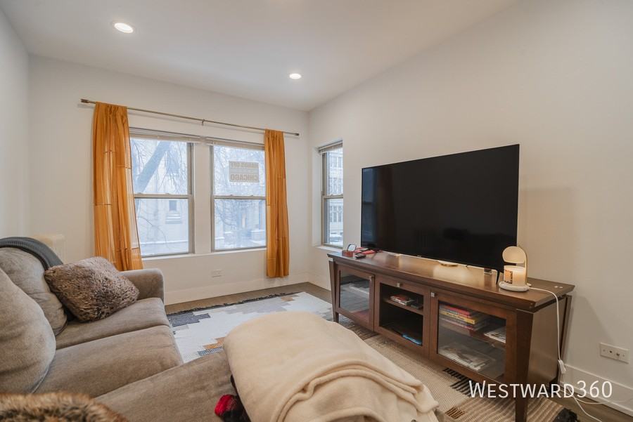 6207 N Glenwood Ave #2 - Photo 5 of 13