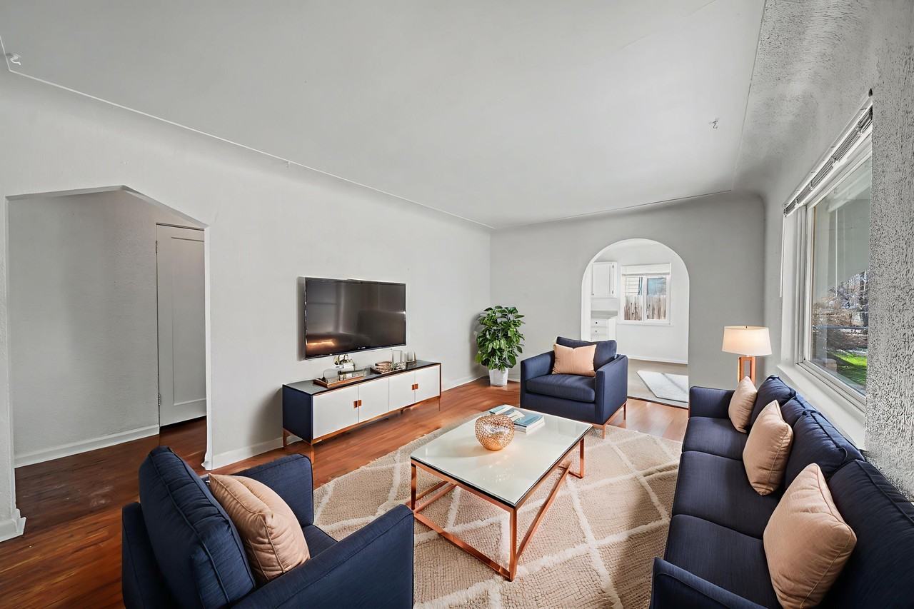 1764 Oakland St - Photo 4 of 19