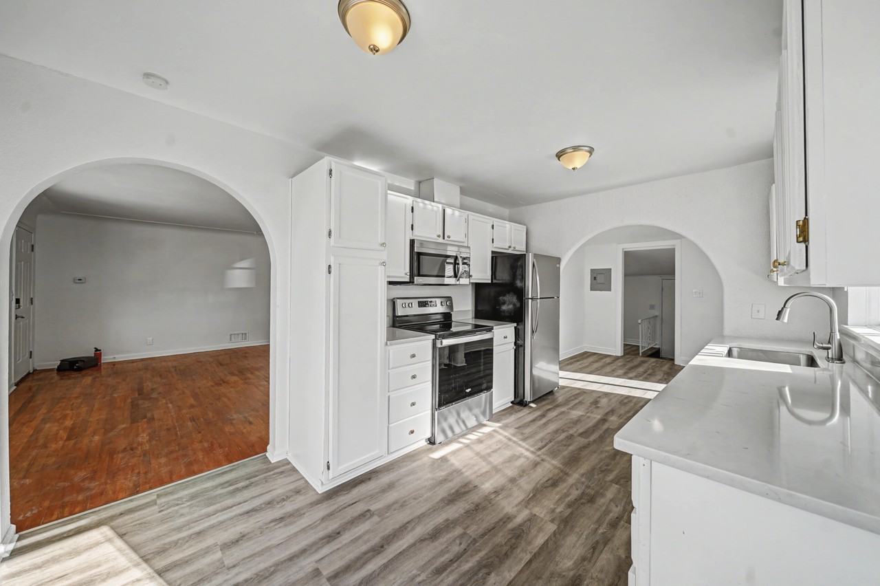 1764 Oakland St - Photo 5 of 19