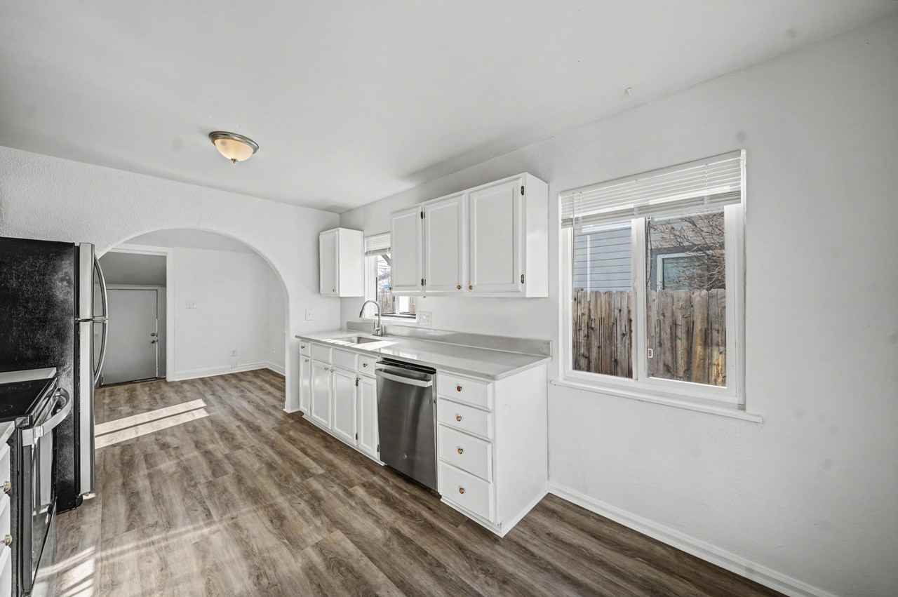 1764 Oakland St - Photo 6 of 19