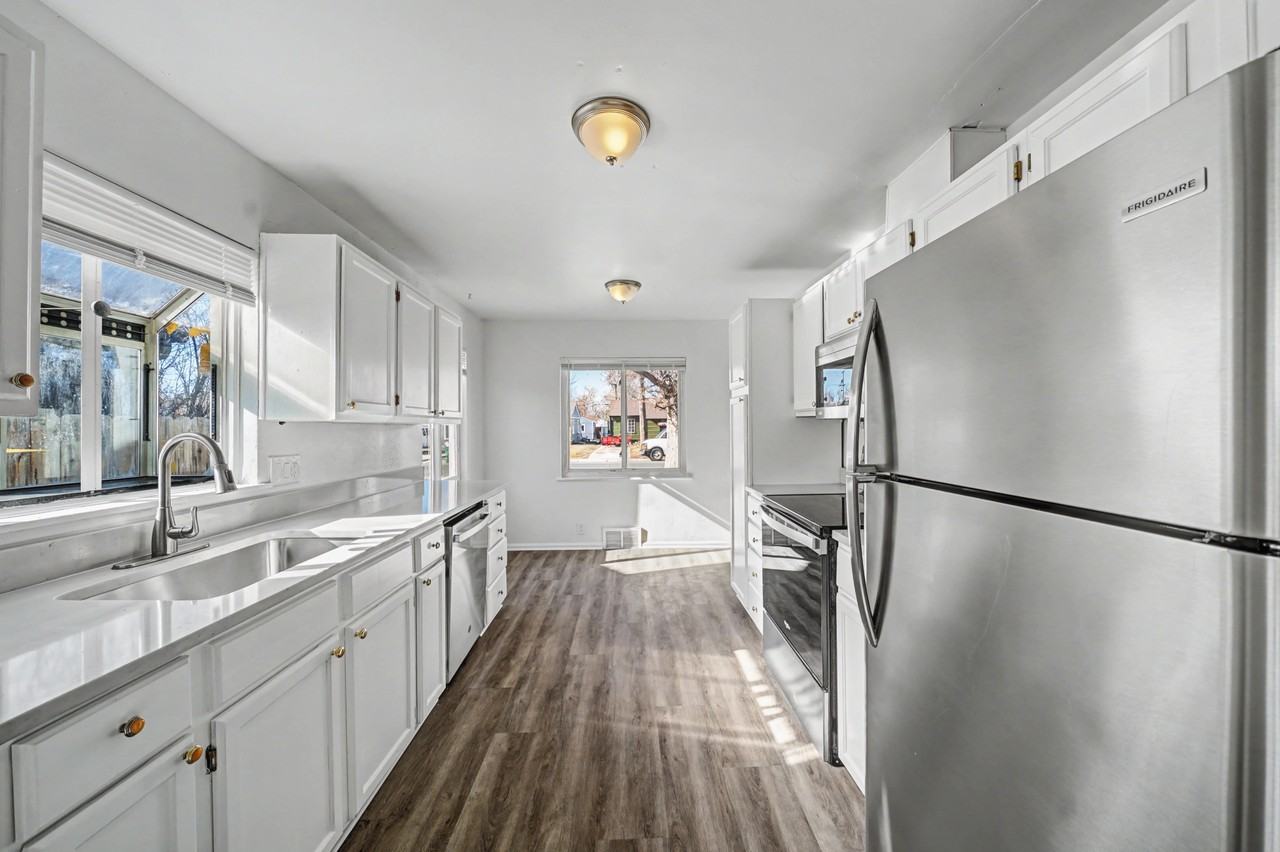 1764 Oakland St - Photo 7 of 19