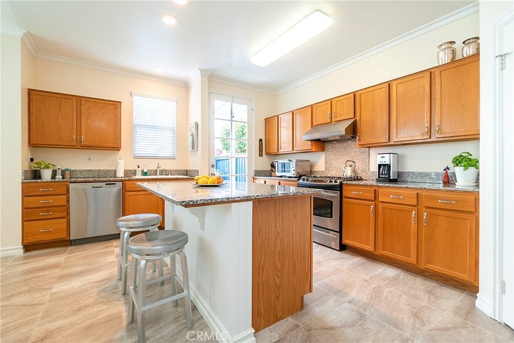 1556 Hyannis Ln #1556 - Photo 4 of 26