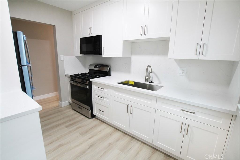 3114 W Burbank Blvd #3114A - Photo 2 of 10