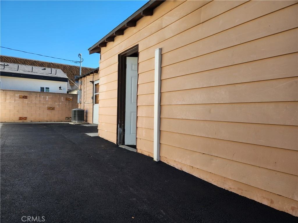 3721 W Victory Blvd #3721 - Photo 7 of 10