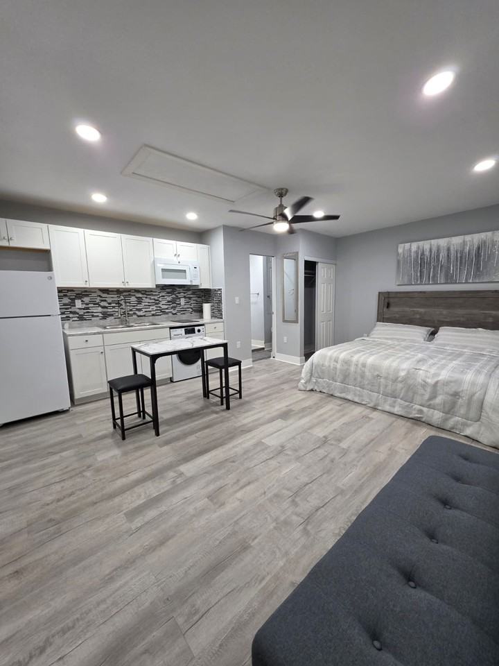 763 Country Woods Cir #1