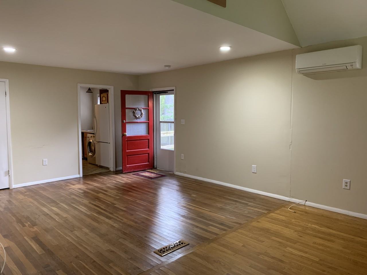 5712 N Shore Pkwy #1A - Photo 4 of 17