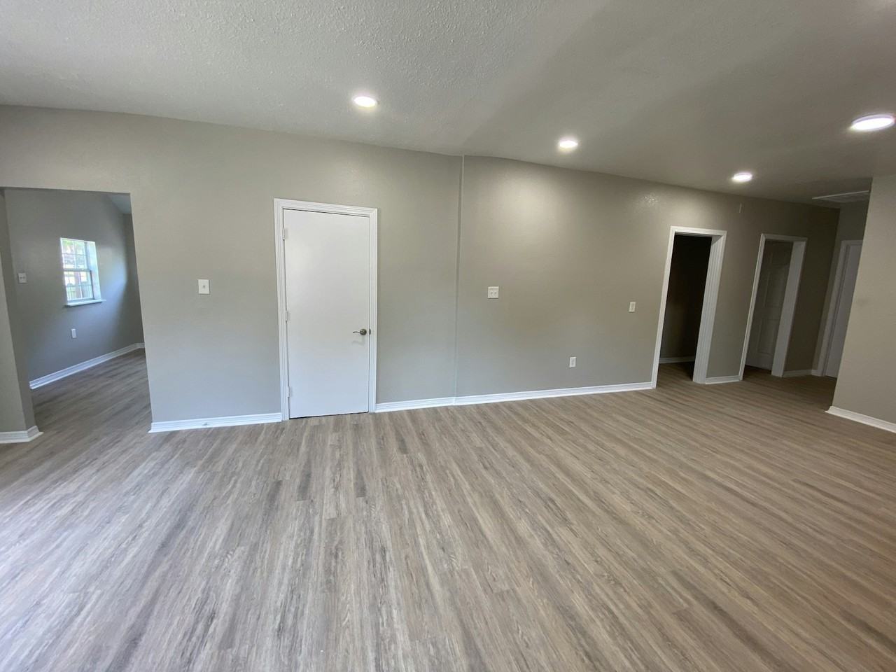 200 East Freeman Street - Photo 4 of 19