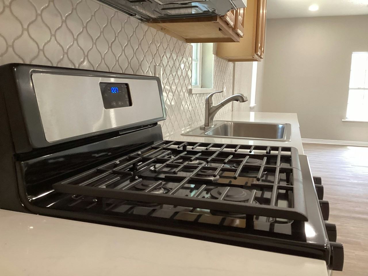 200 East Freeman Street - Photo 6 of 19