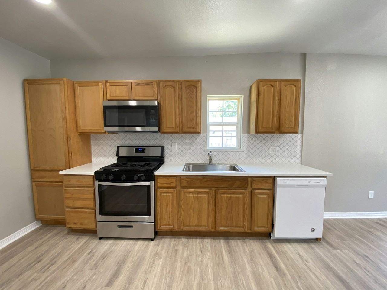 200 East Freeman Street - Photo 7 of 19