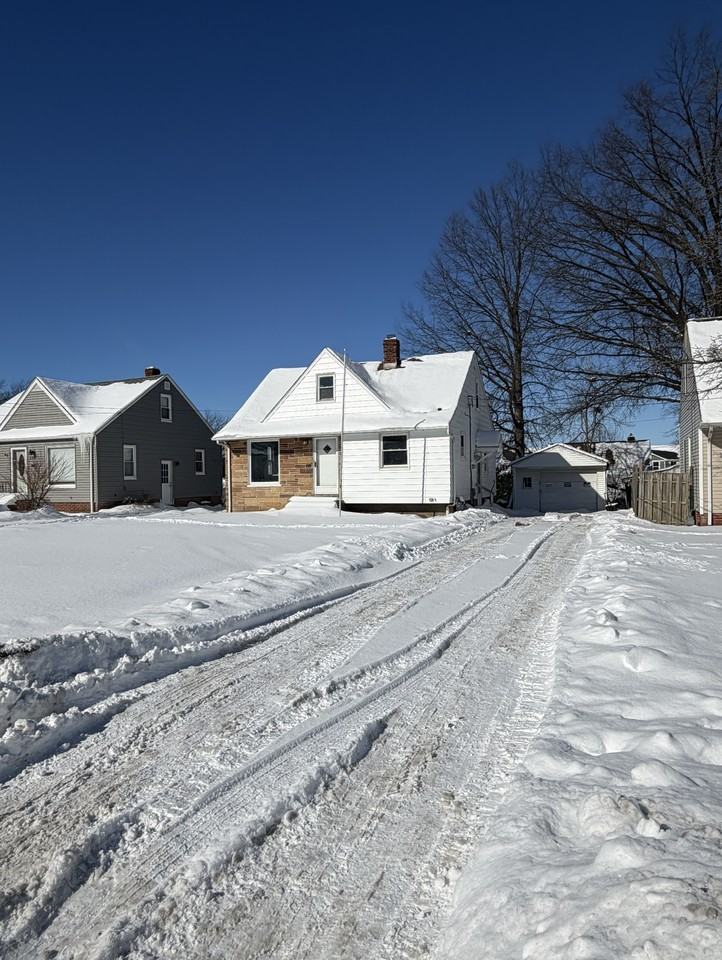 116 Arlington Cir #NA - Photo 3 of 18