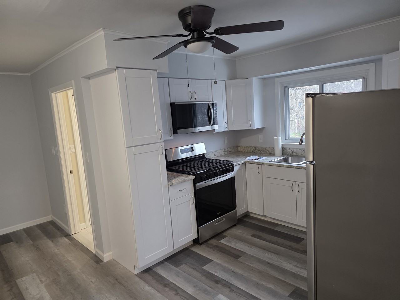 1261 N Railroad Ave #2ndFL - Photo 3 of 12