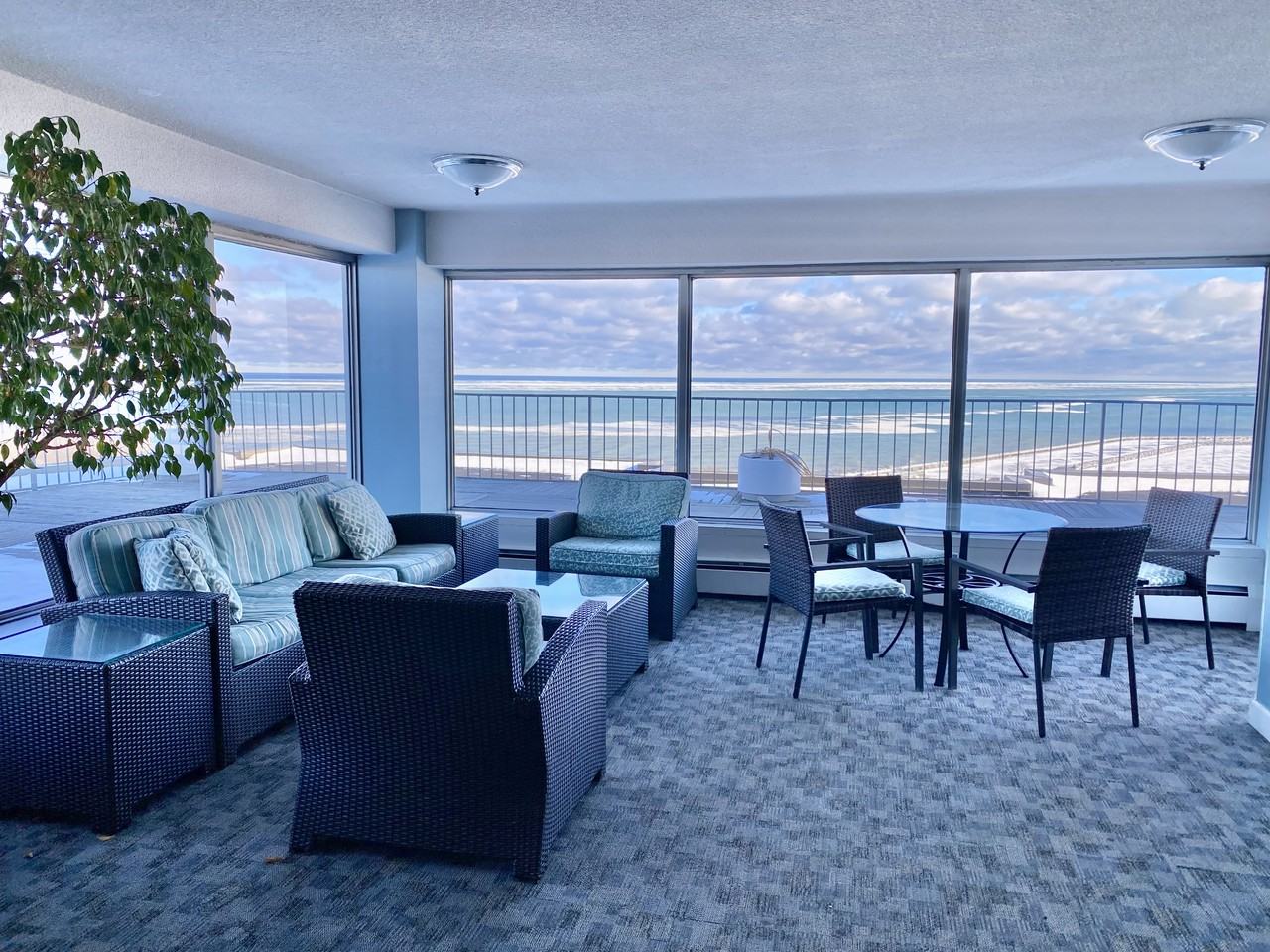 1919 N Summit Ave #8C - Photo 3 of 25