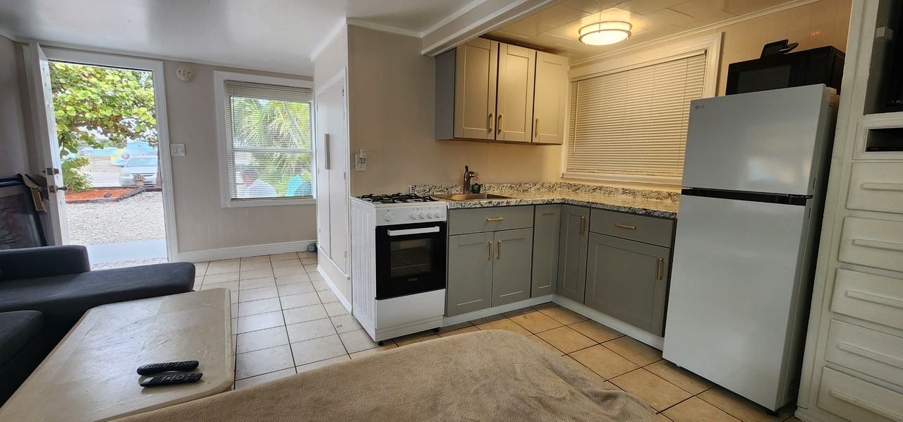 601 S Ocean Dr - Photo 5 of 14