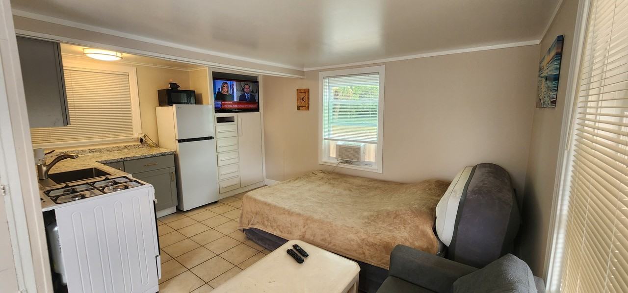 601 S Ocean Dr - Photo 6 of 14