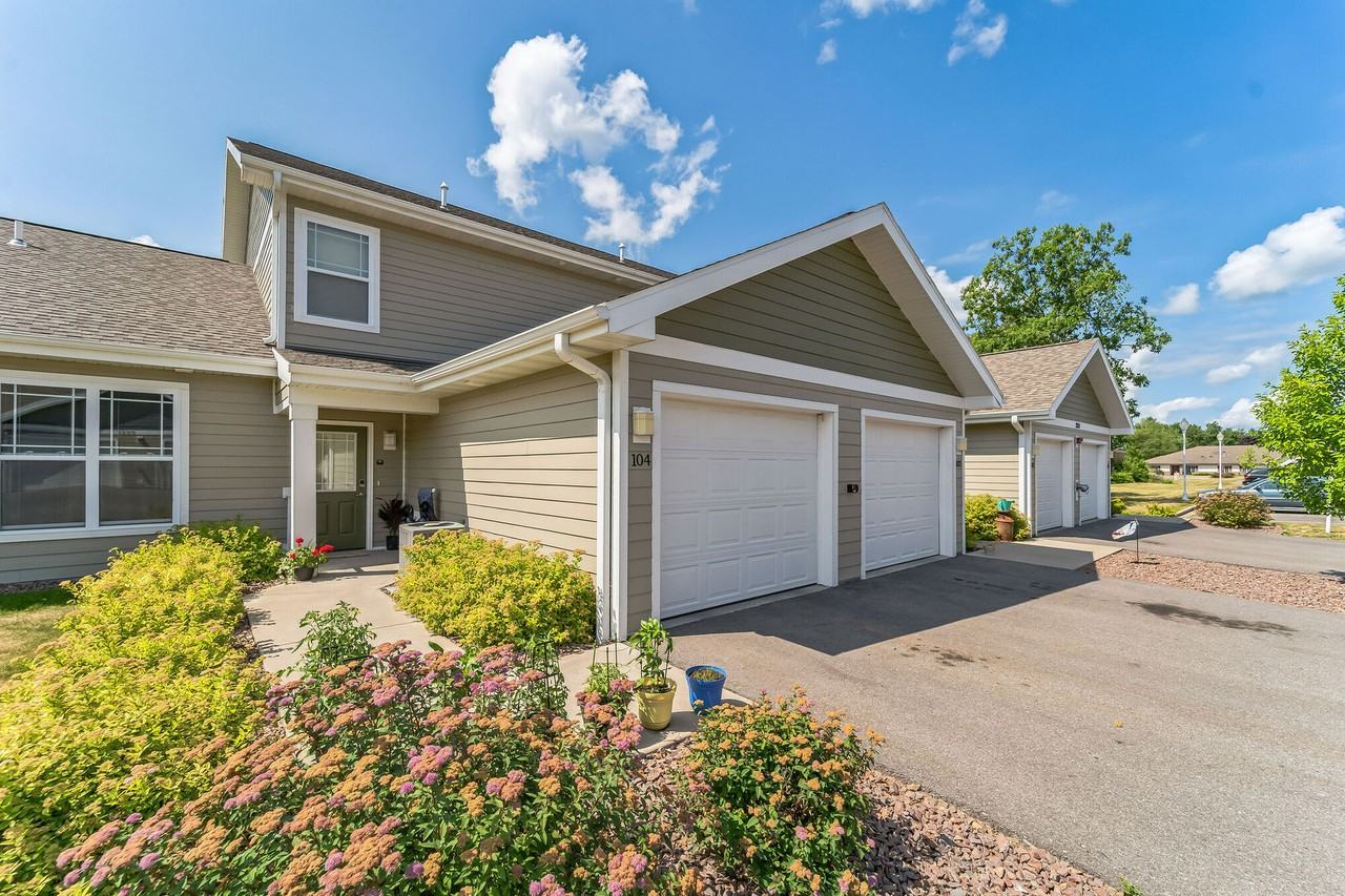 Cranberry Woods Townhomes - Photo 7 of 10