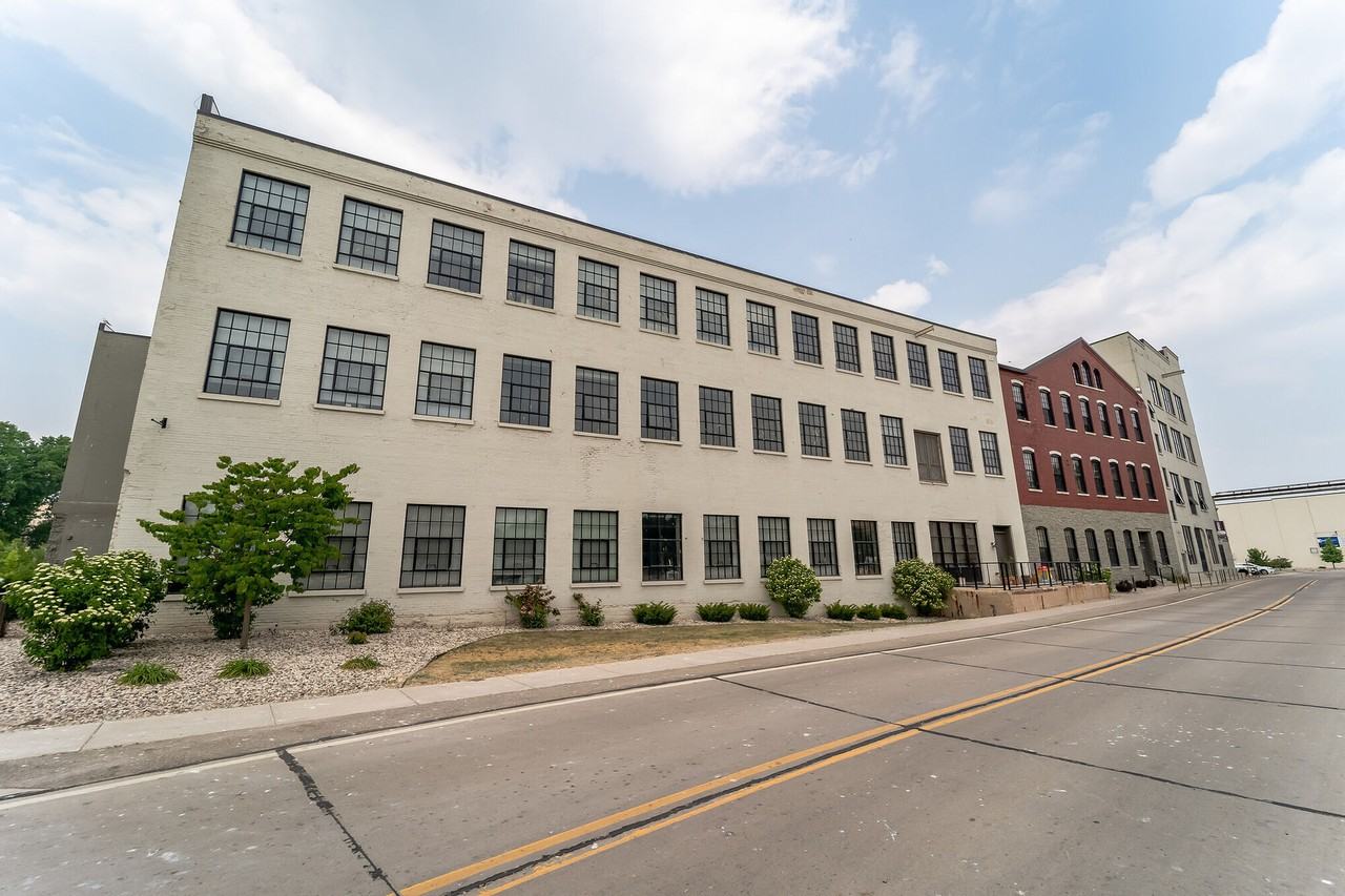 Woolen Mills Lofts - Photo 4 of 37