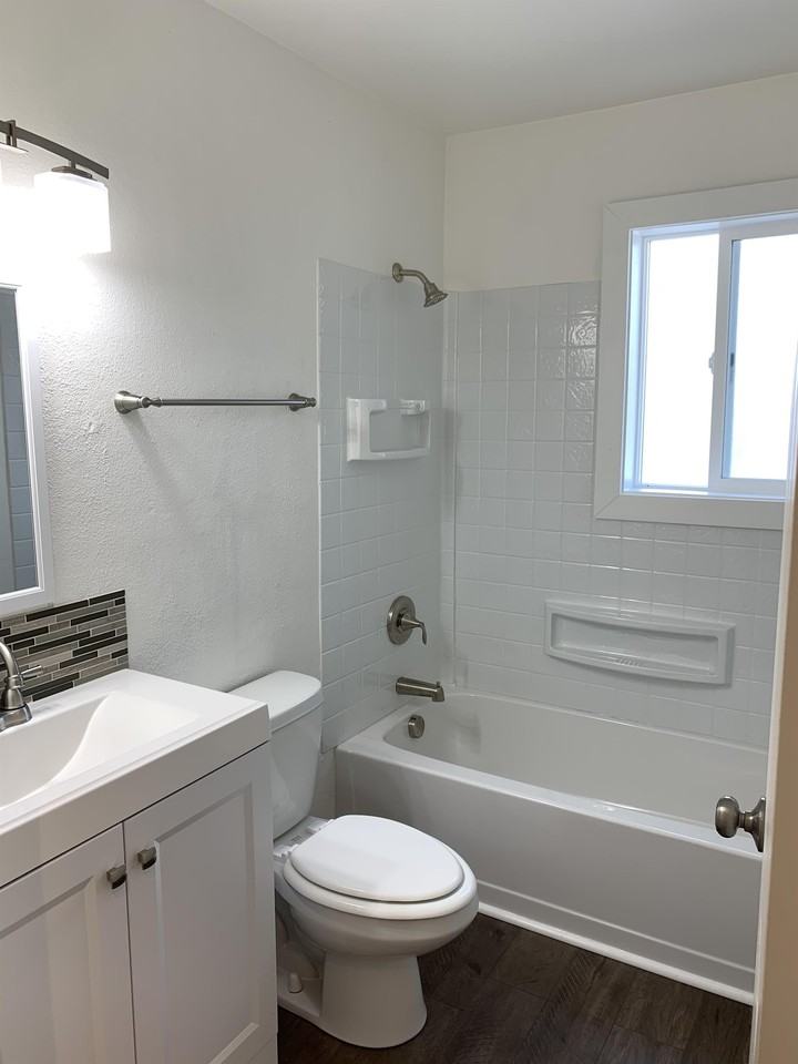 The 11 Elms - Photo 4 of 50