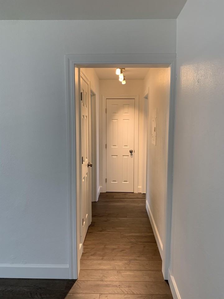 The 11 Elms - Photo 5 of 50