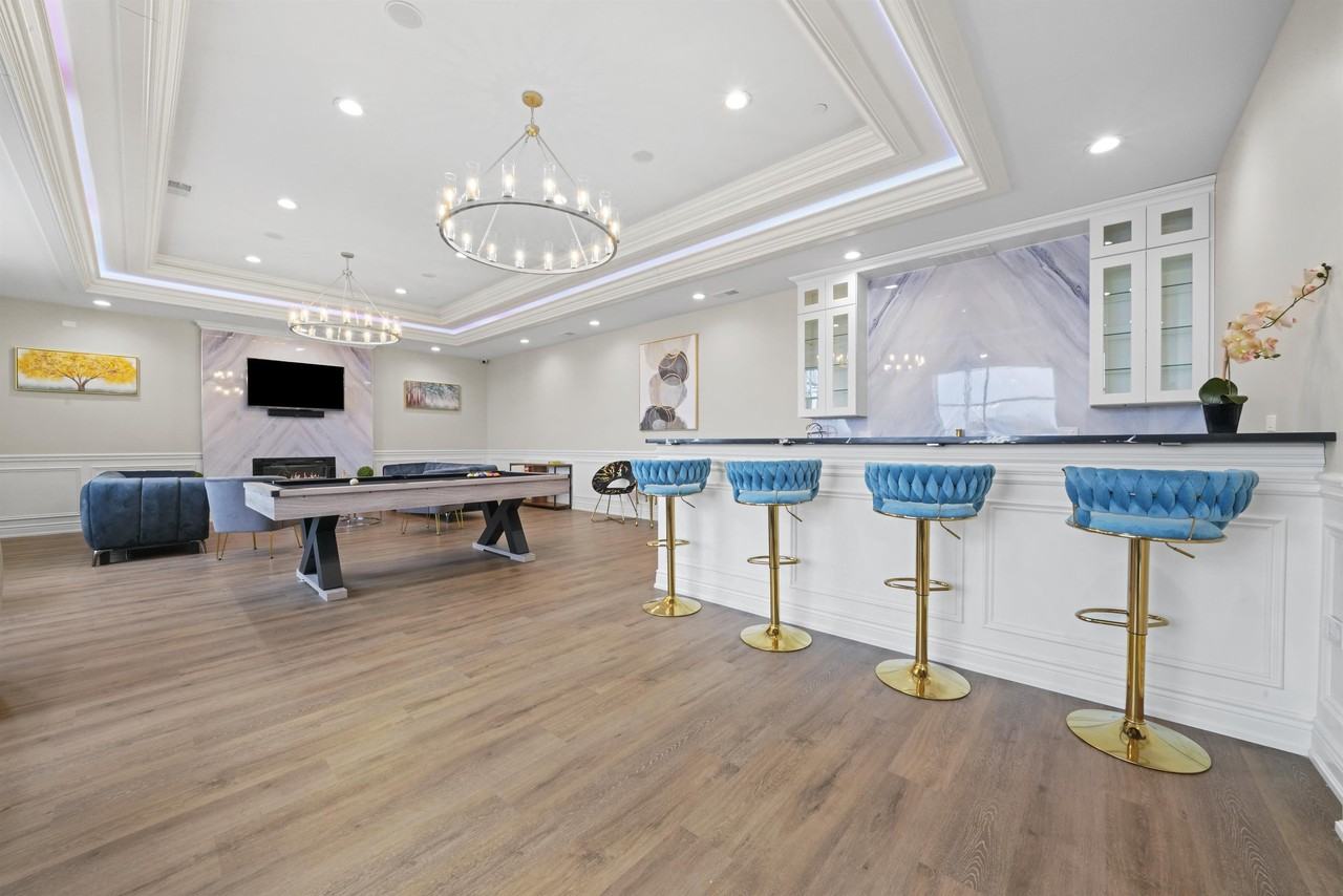 Premier Luxury Apartments - Photo 6 of 50