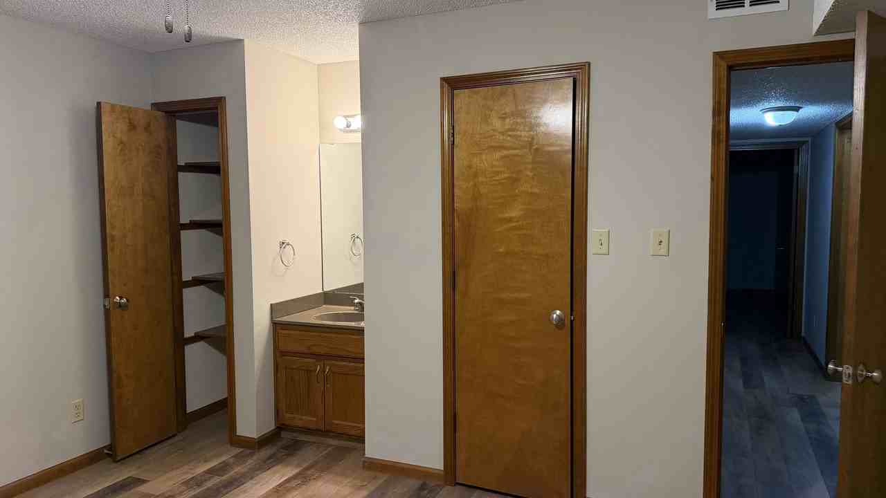 2001 SW Belle Avenue - Photo 7 of 13