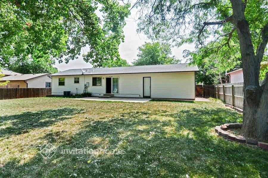 2881 S Olathe Ct - Photo 2 of 4