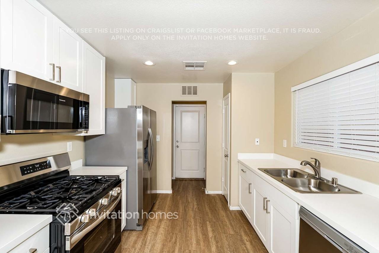 9331 Wild Lariat Ave - Photo 7 of 17