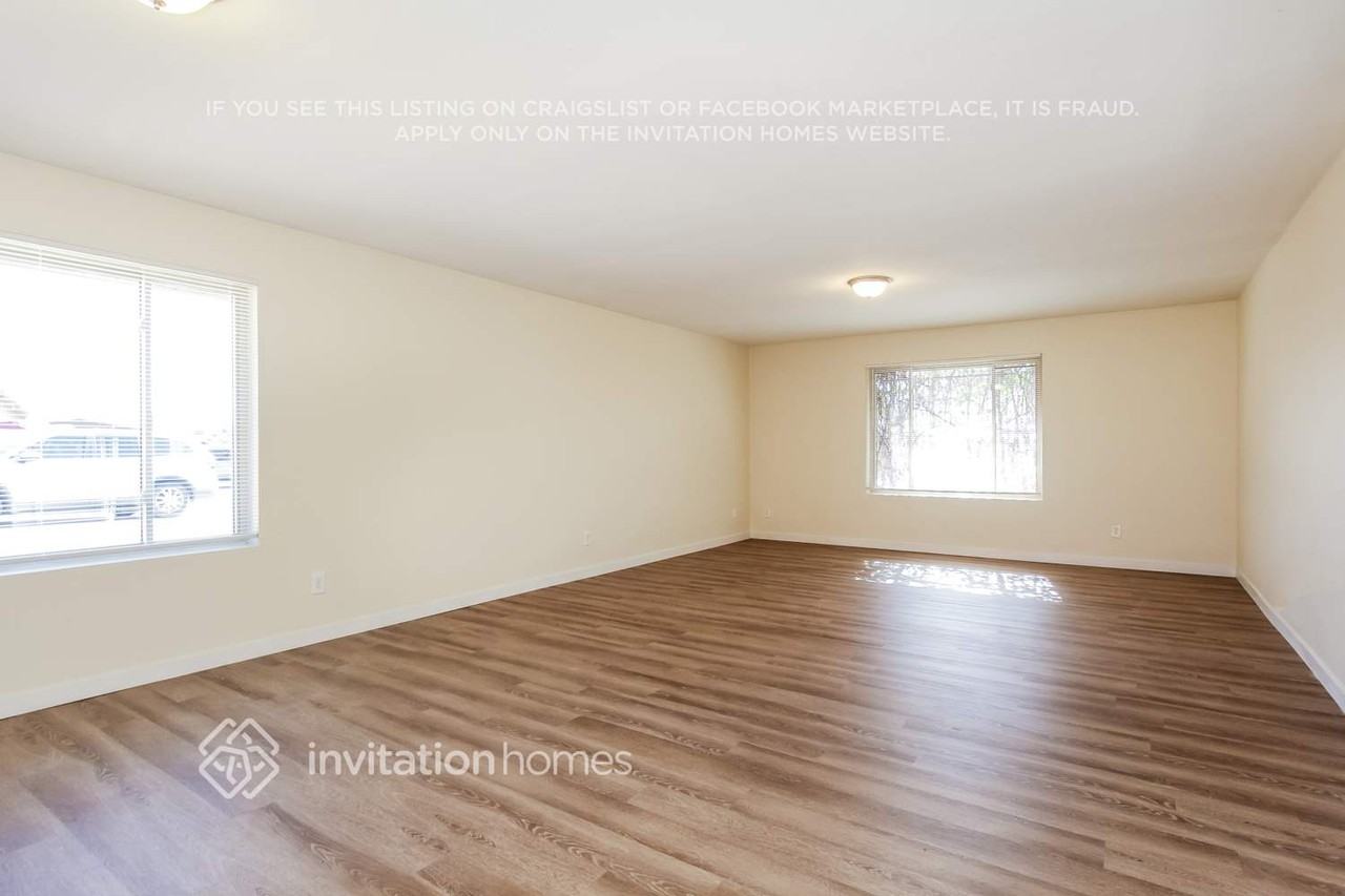 4614 W Sunnyside Ave - Photo 3 of 17