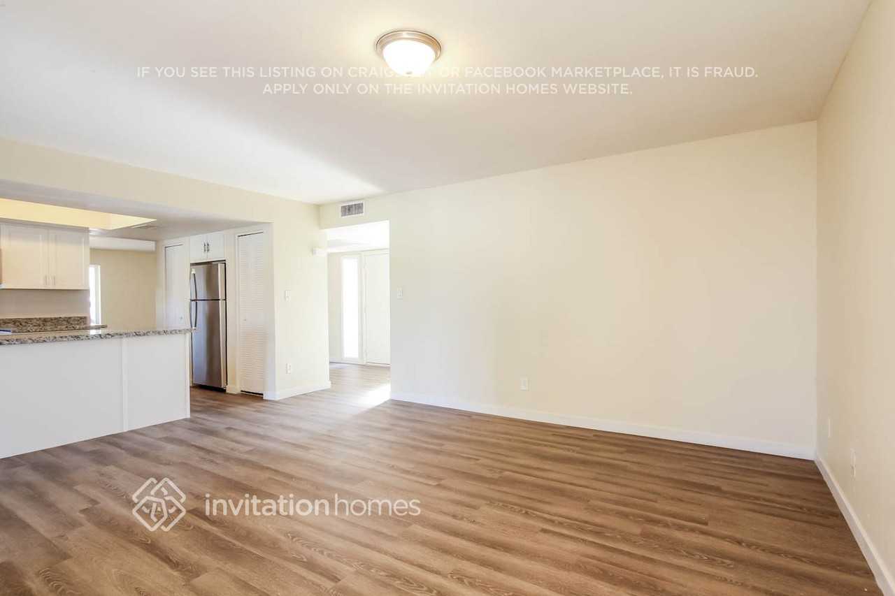 4614 W Sunnyside Ave - Photo 5 of 17