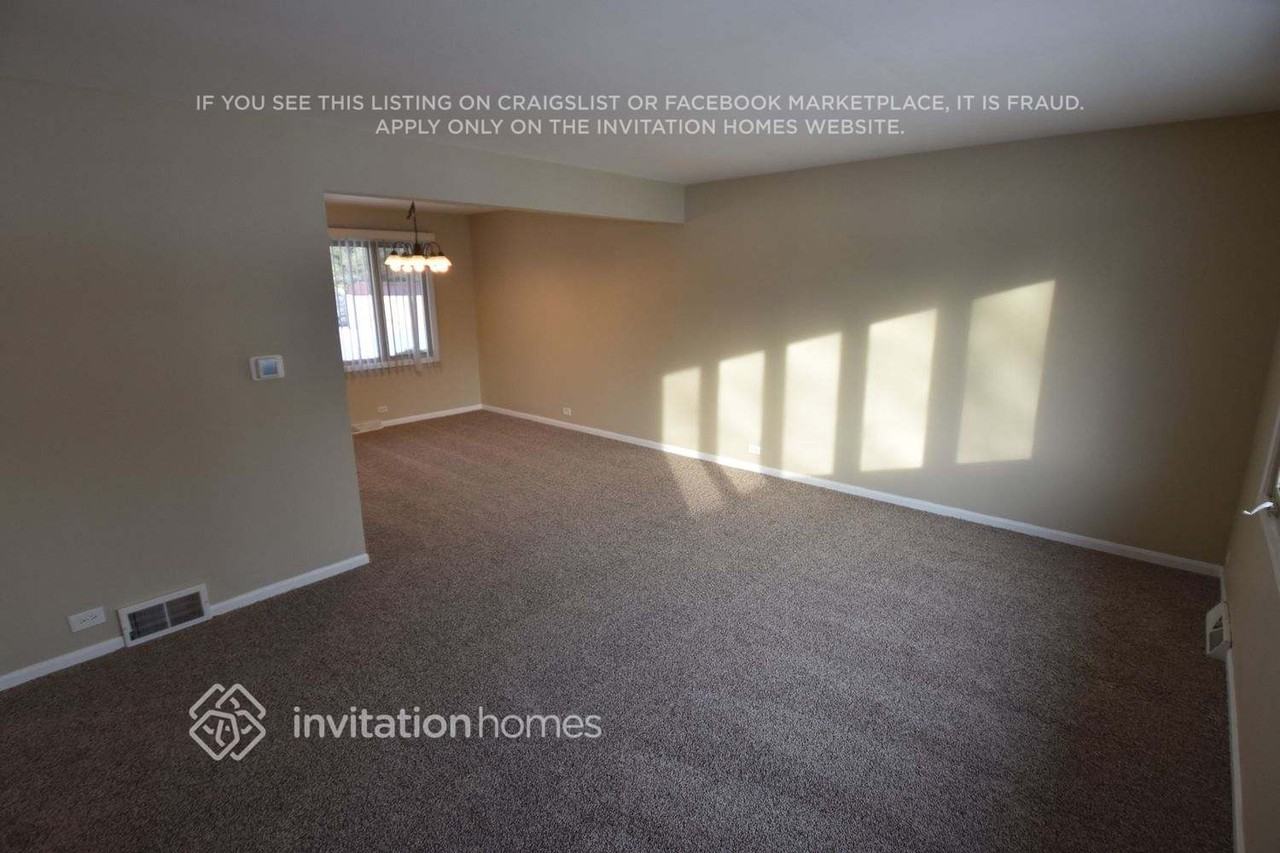 1106 N Drury Ln - Photo 2 of 10