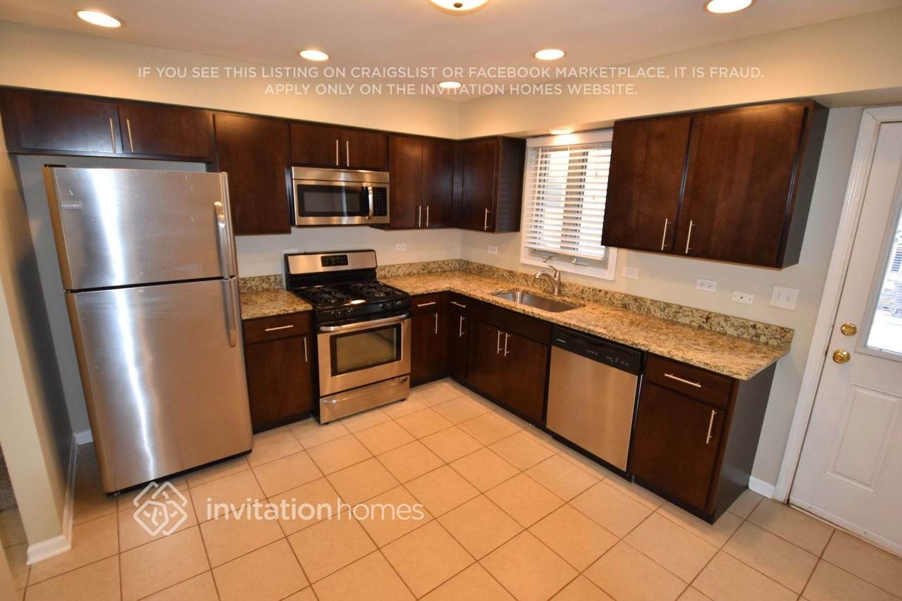 1106 N Drury Ln - Photo 4 of 10