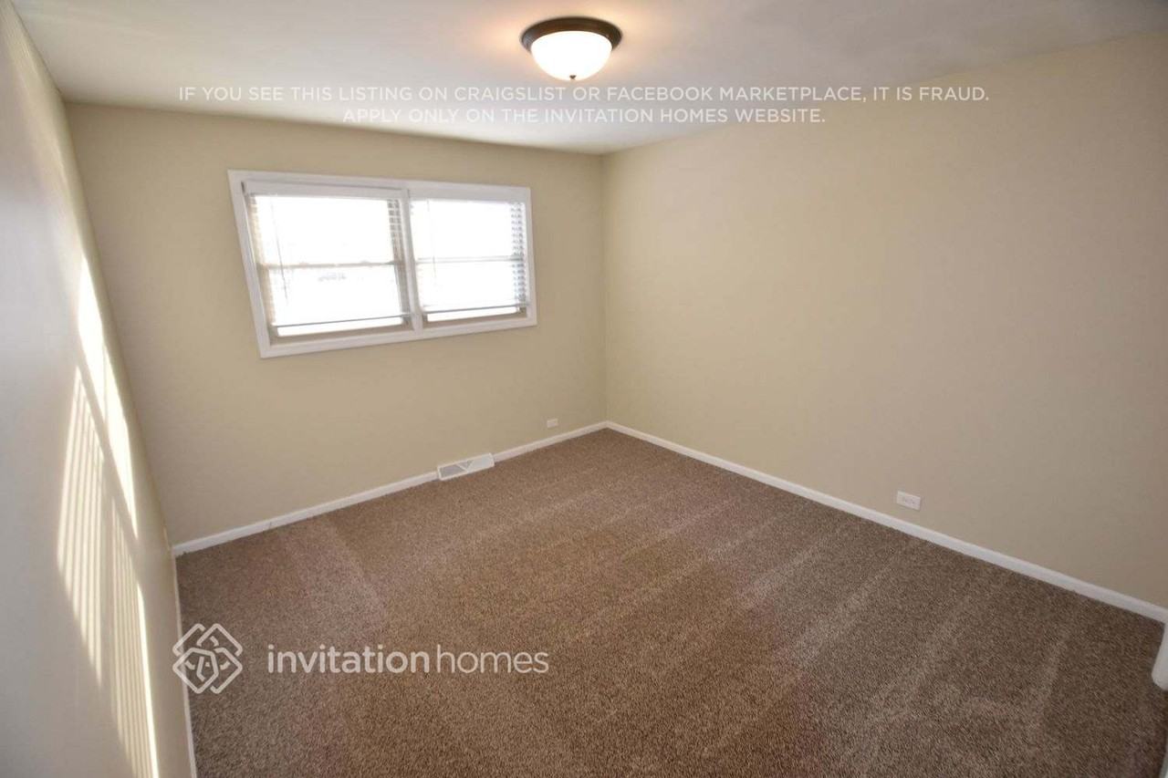 1106 N Drury Ln - Photo 6 of 10