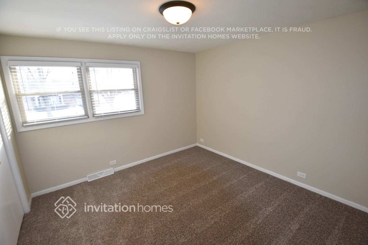 1106 N Drury Ln - Photo 7 of 10