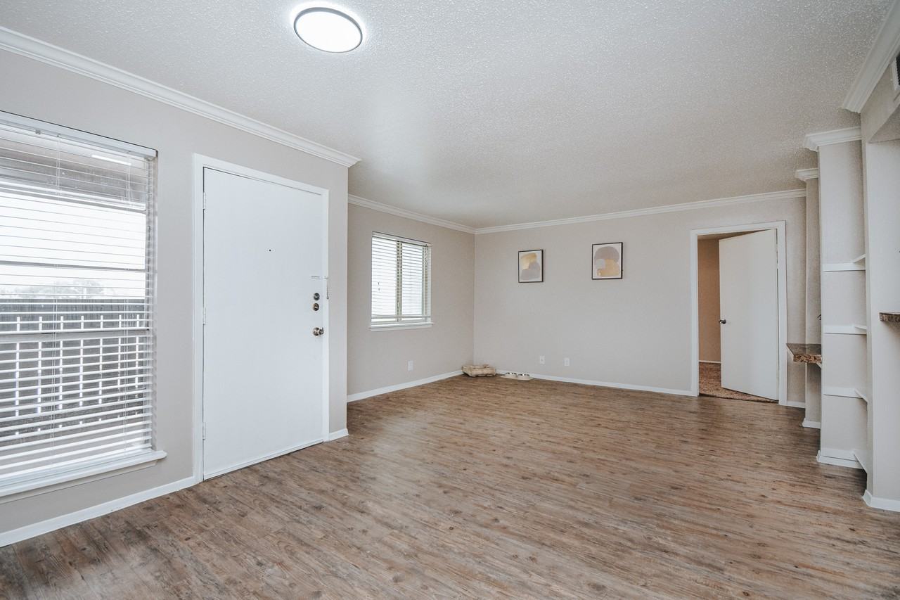 3001 Arroyo DrApt 904 #904 - Photo 2 of 8