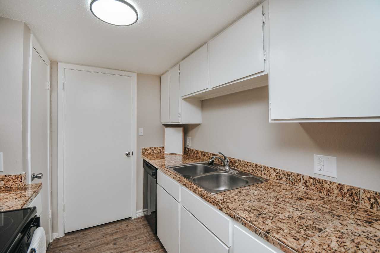 3001 Arroyo DrApt 904 #904 - Photo 4 of 8