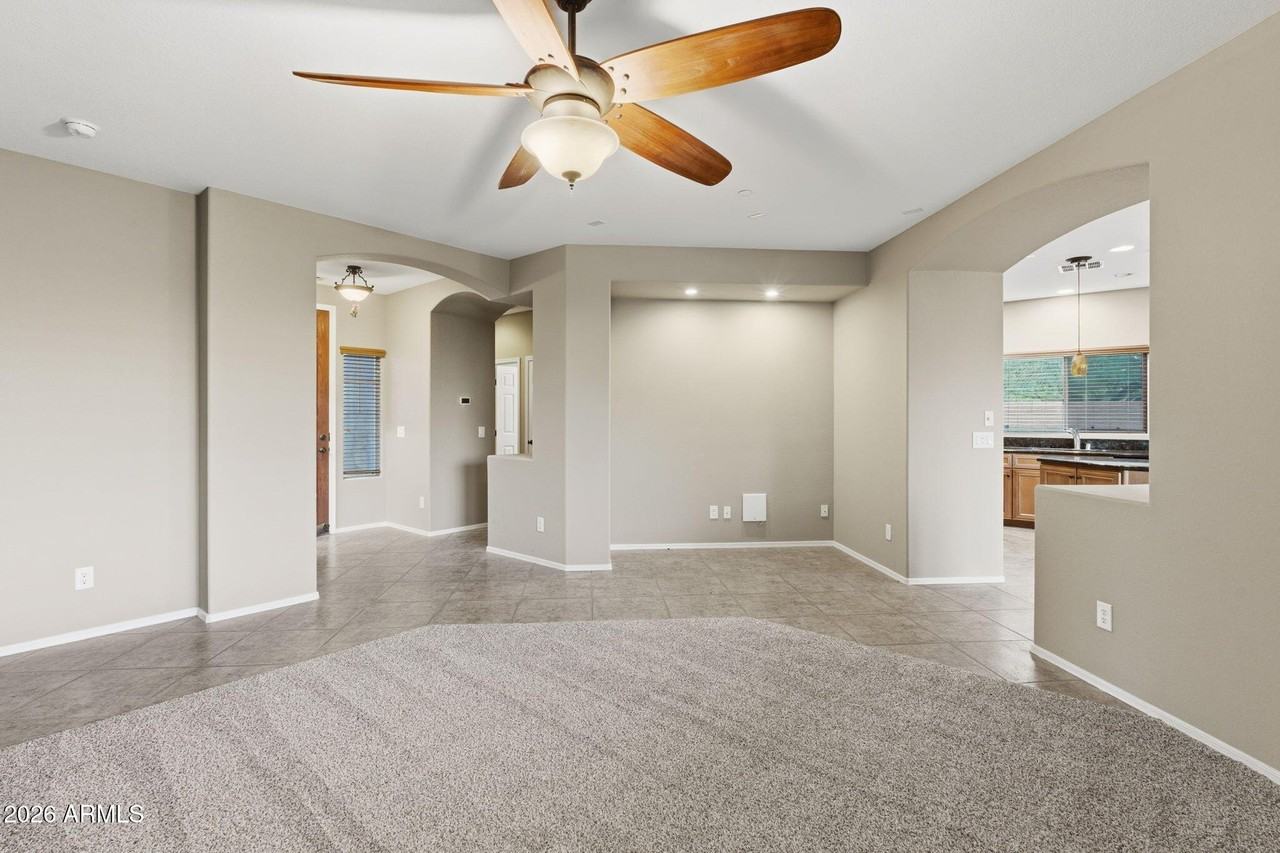 13820 W Cheery Lynn Rd - Photo 3 of 21